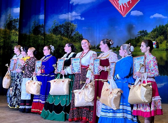 Тамара Письяук (в центре)