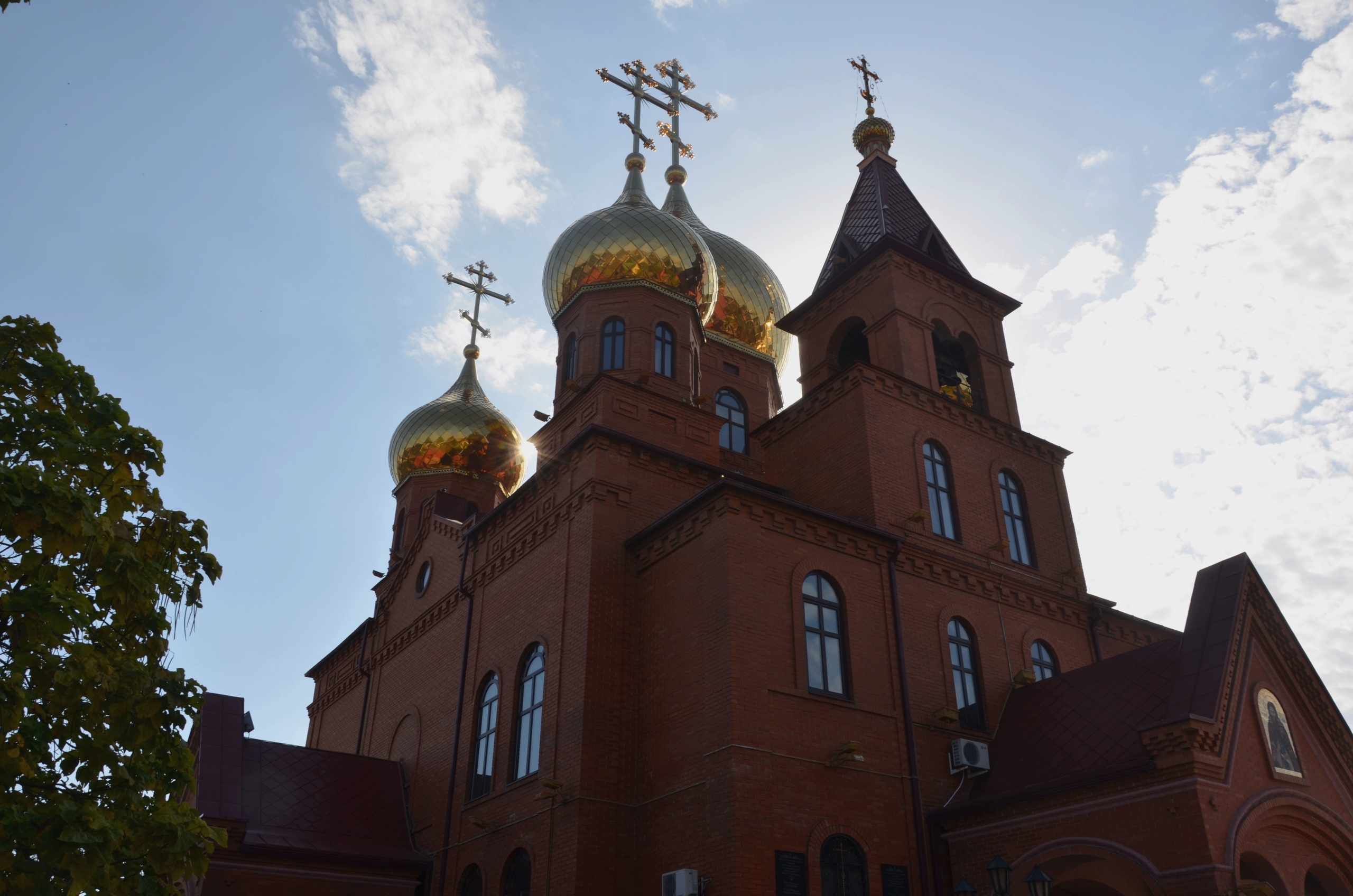 купола храма преподобного Сергия Радонежского в Усть-Лабинске