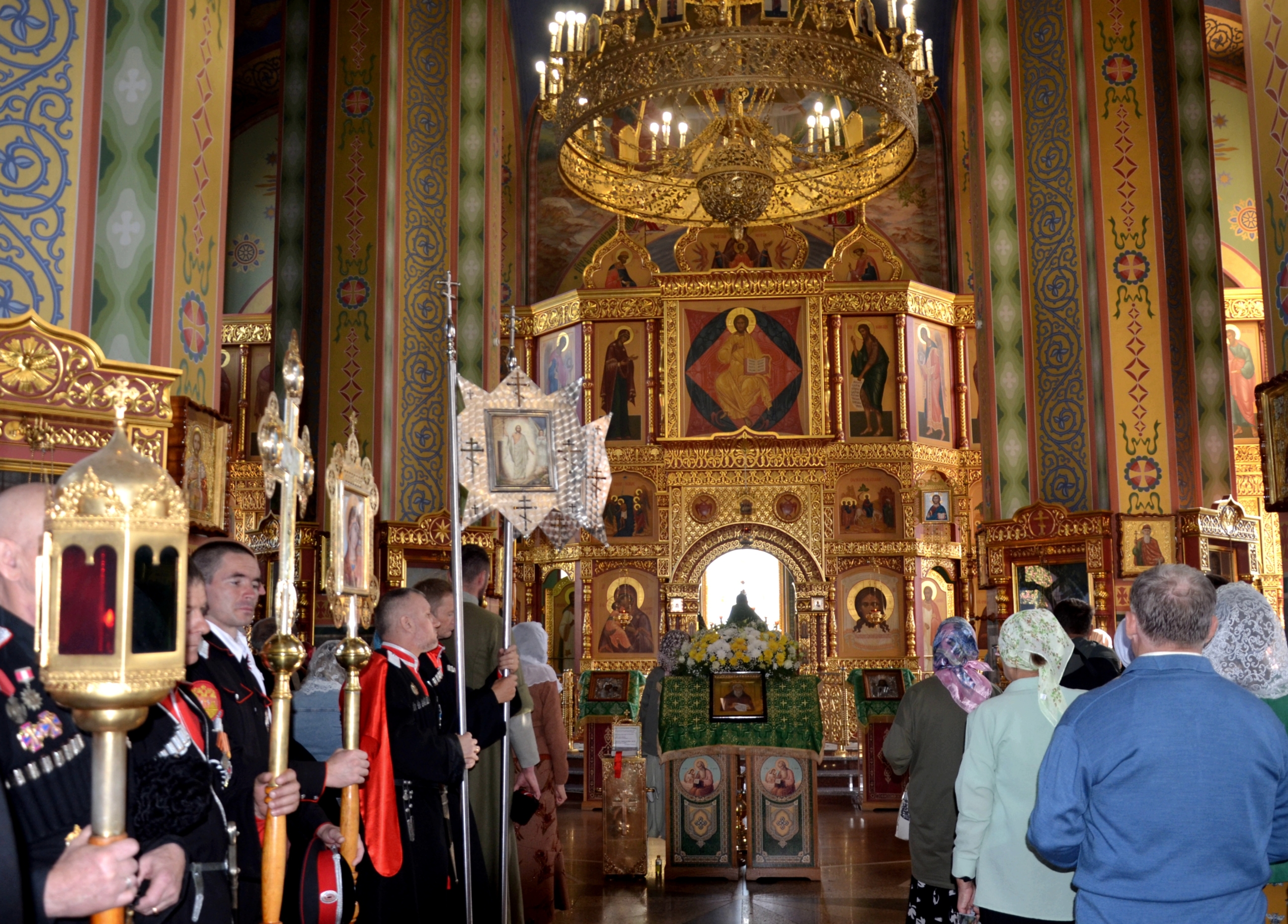 внутри храма преподобного Сергия Радонежского в Усть-Лабинске