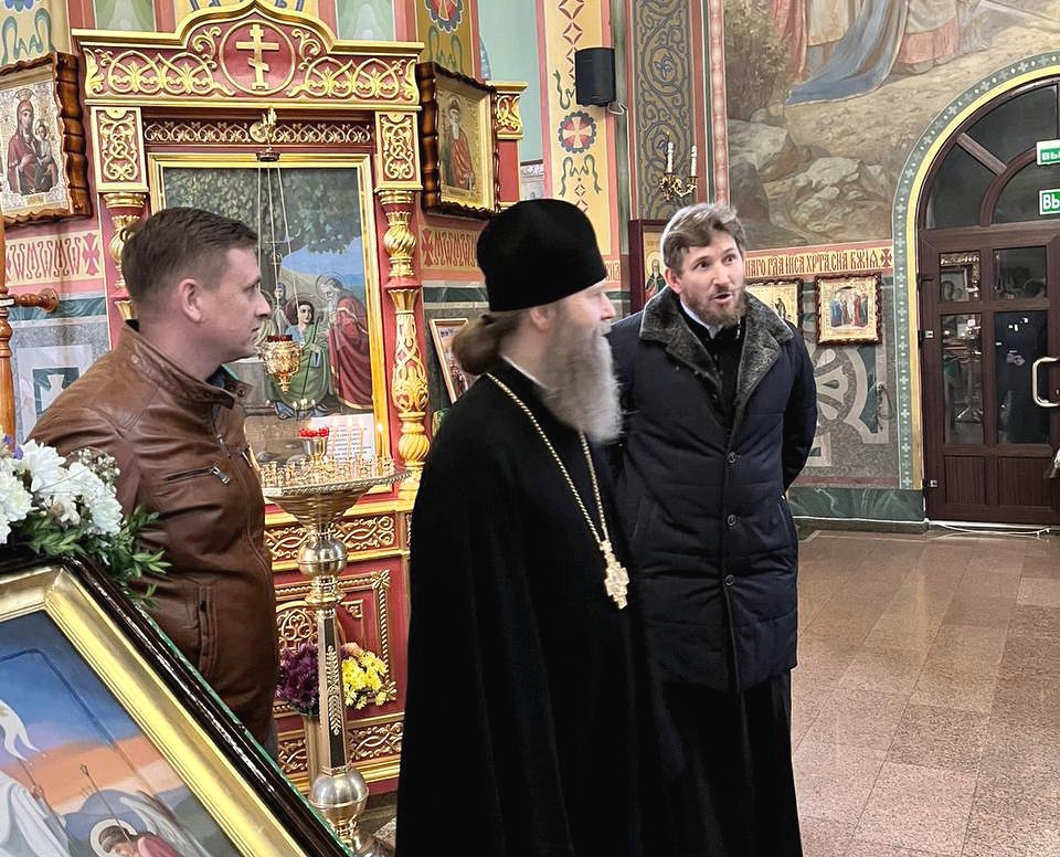 епископ Силуан в Сергиевском храме Усть-Лабинска с благочинным иереем Дионисием Шиегиным
