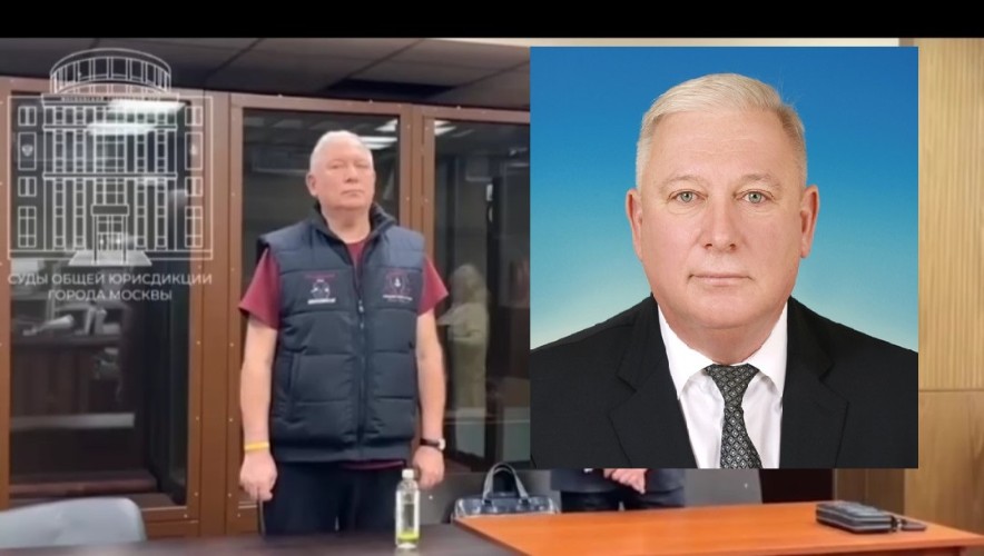 Анатолий Вороновский в зале Басманного суда и портрет с сайта Госдумы РФ