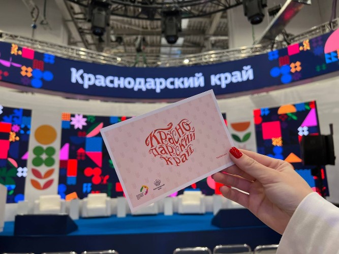 Открытка в руке