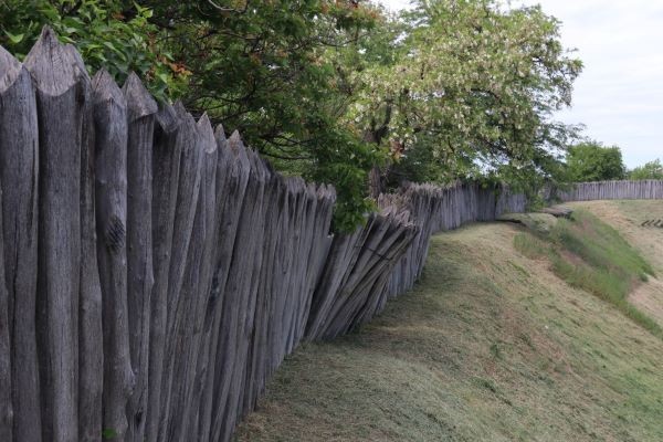 Крепостной частокол