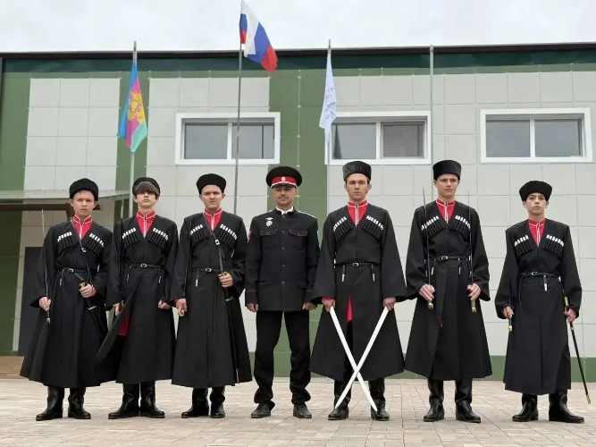 Молодые казаки Ладожского ХКО