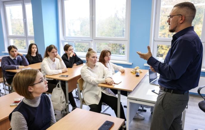 Учитель и дети