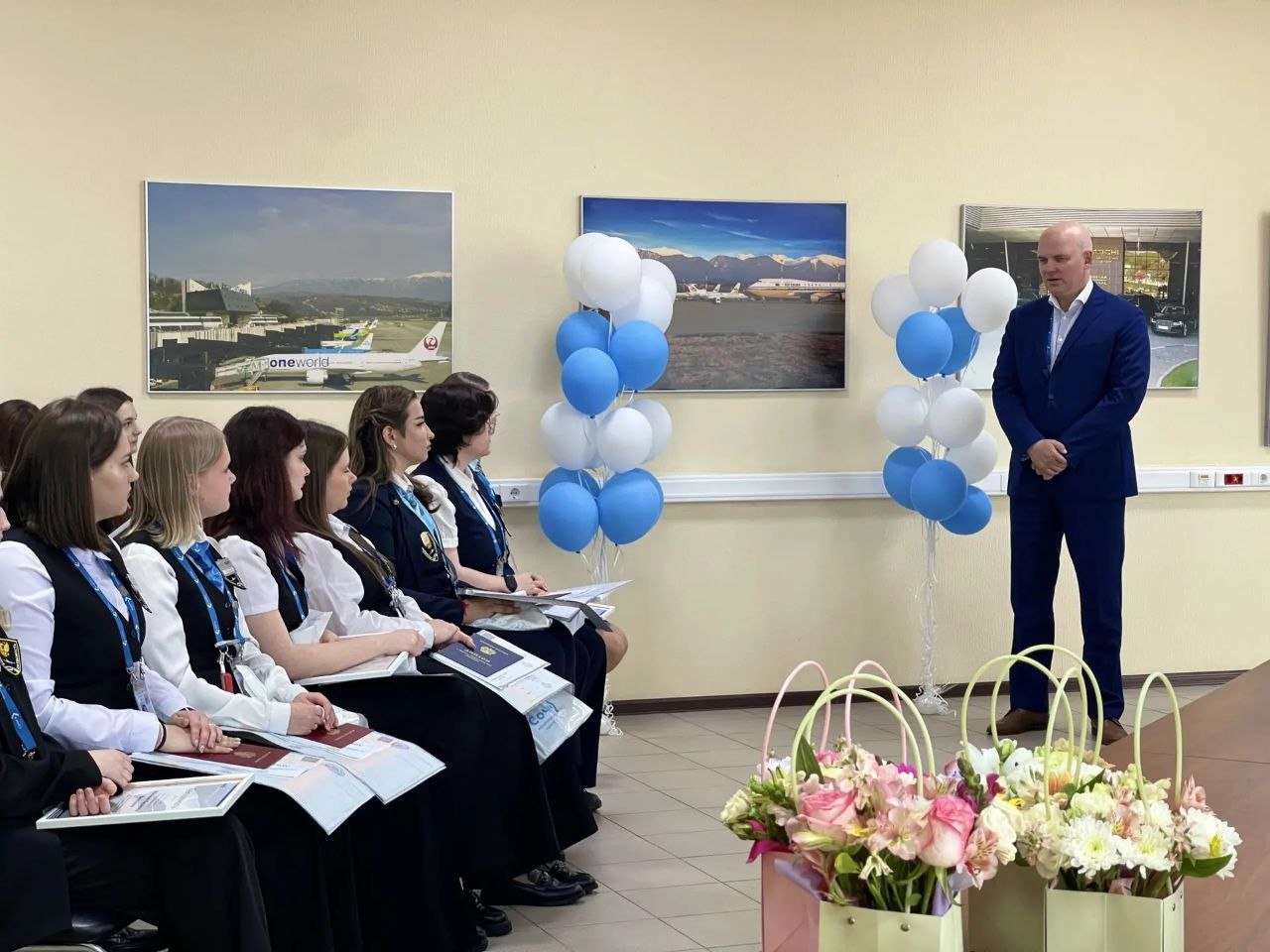 выпускников ссузов поздравляет холдинг "Аэродинамика"