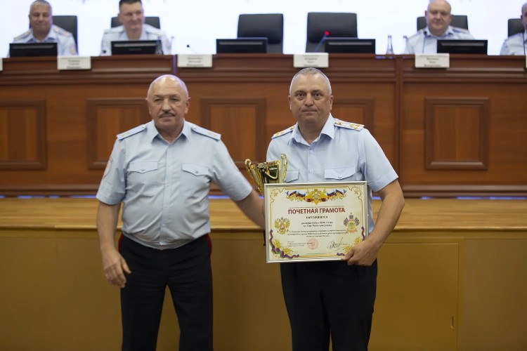 Генерал-лейтенант  ОлегАгарков и полковник полиции Евгений Кузнецов