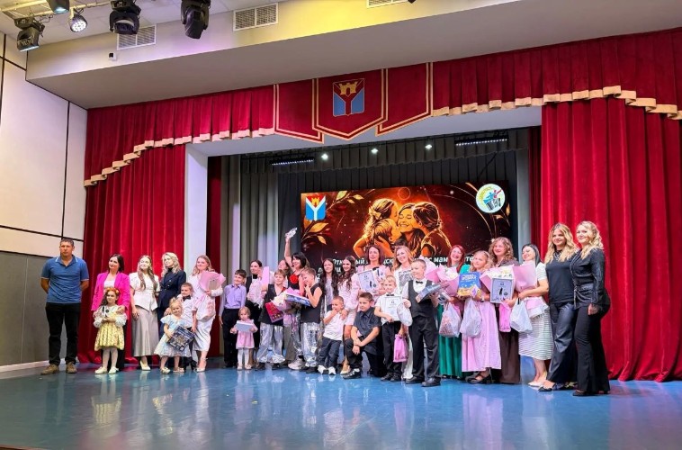 Участницы конкурса «Вместе с мамой»