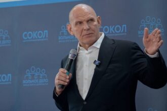 Александр Карелин